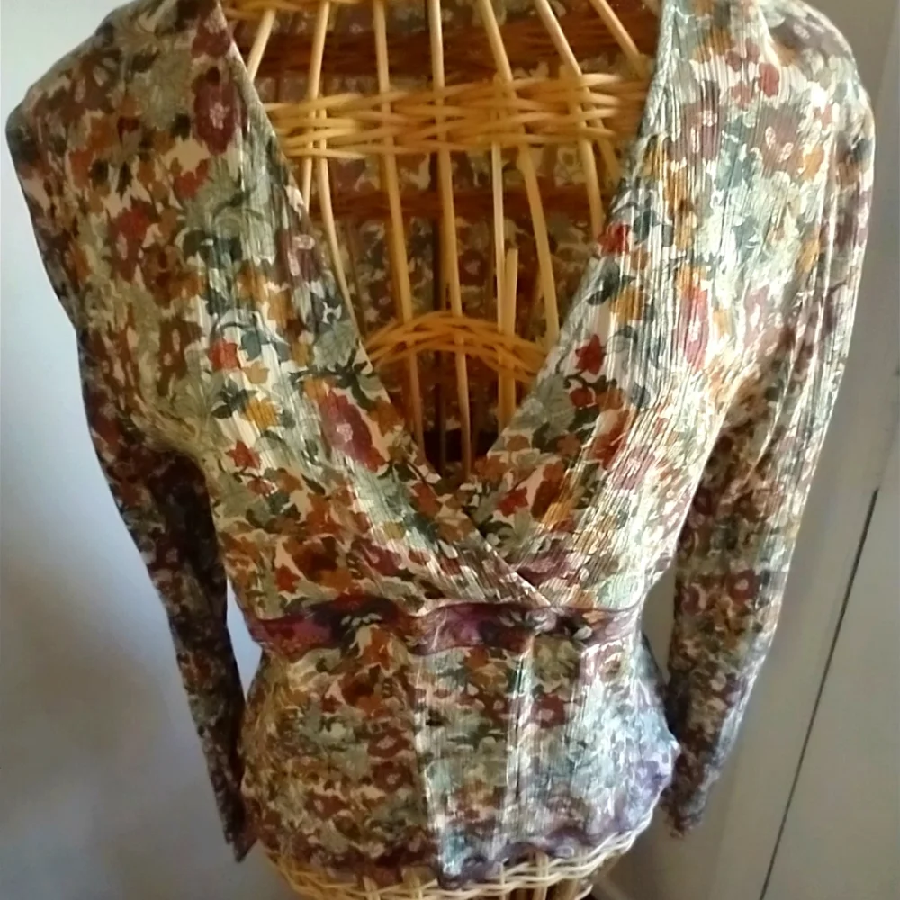 Blouse J.Jill NWOT- Women's 100% Rayon blouse - Picture 2 of 9